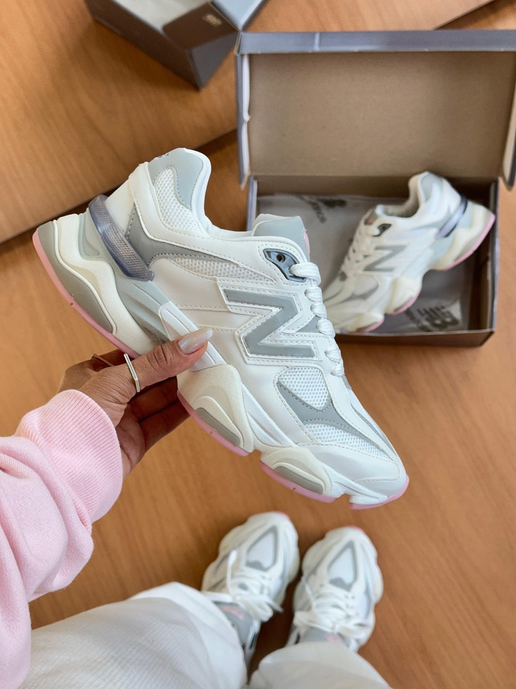 Tênis New Balance 9060 Branco e Rosa Couro 100% Legítimo