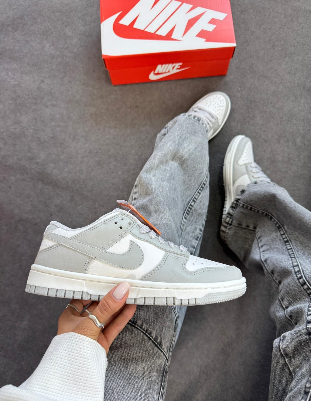 Tênis Nike Dunk Low Cinza Couro Vegano
