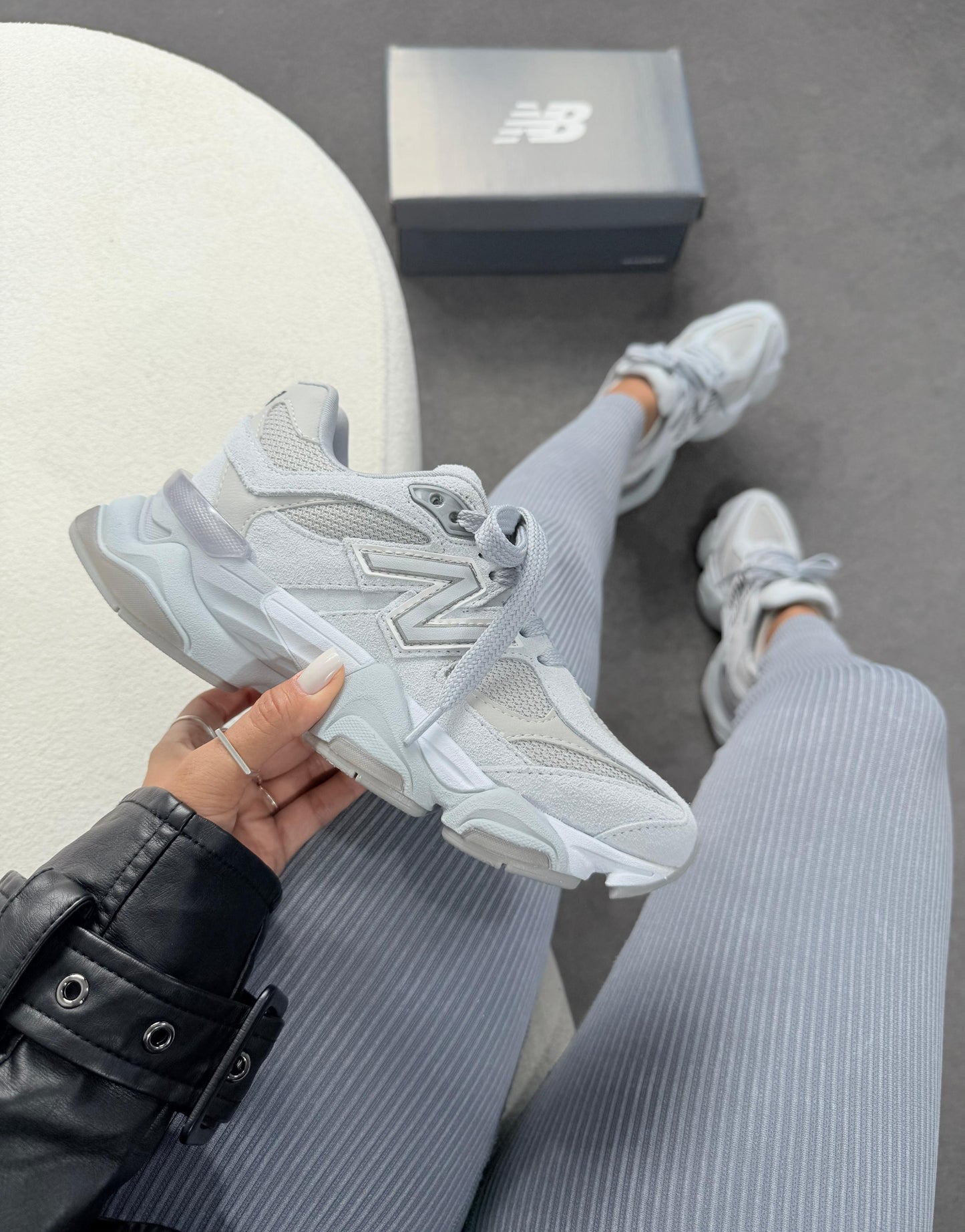 Tênis New Balance 9060 Cinza Couro 100% Legítimo