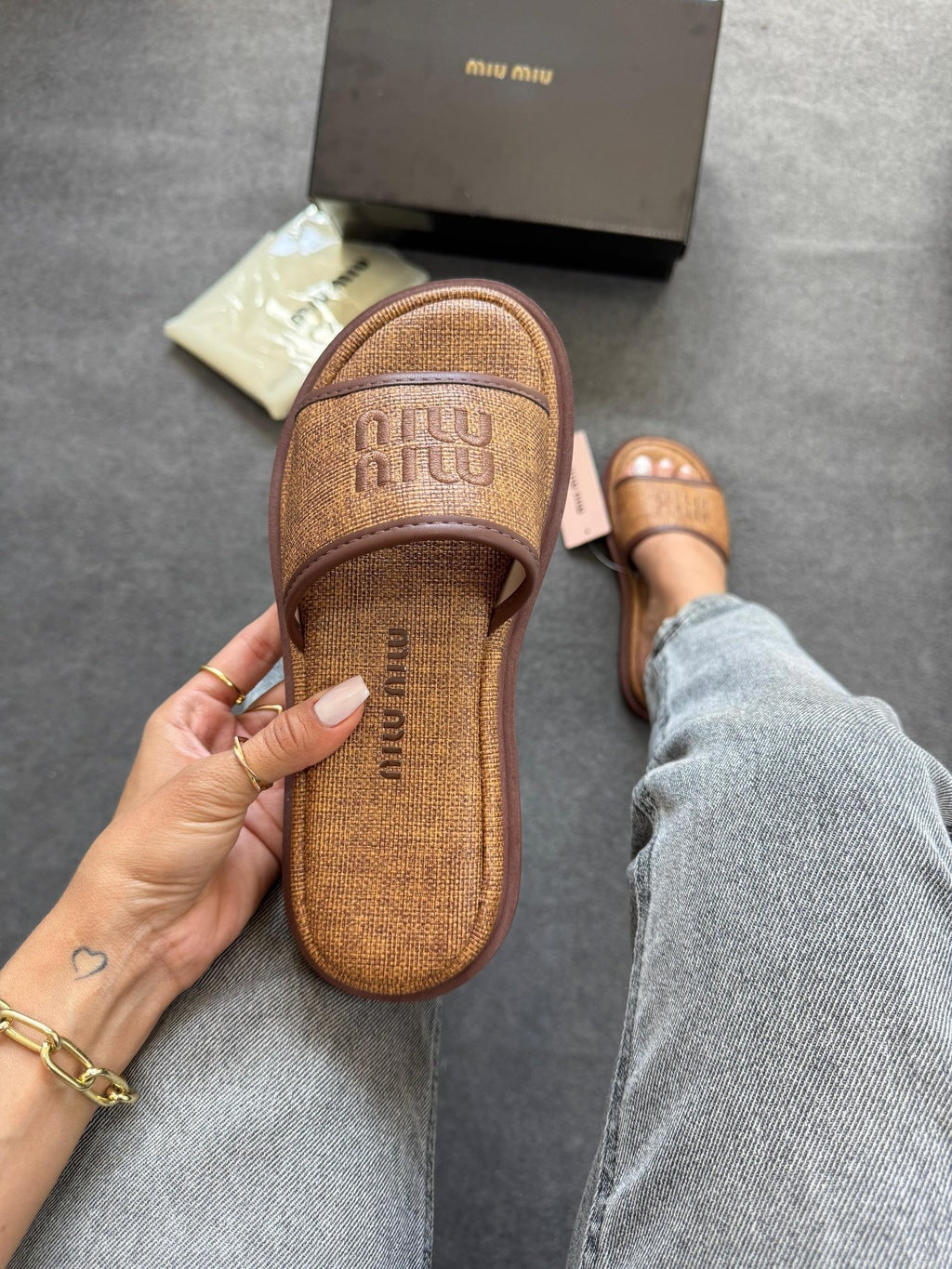 Flat Miu Miu Casual Luxo