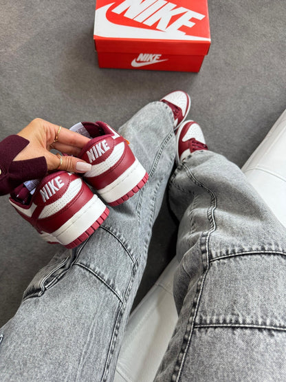 Tênis Nike Dunk Low Bordô Couro