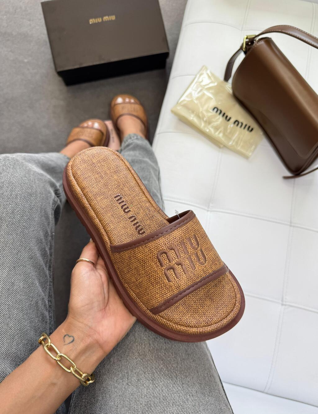 Flat Miu Miu Casual Luxo