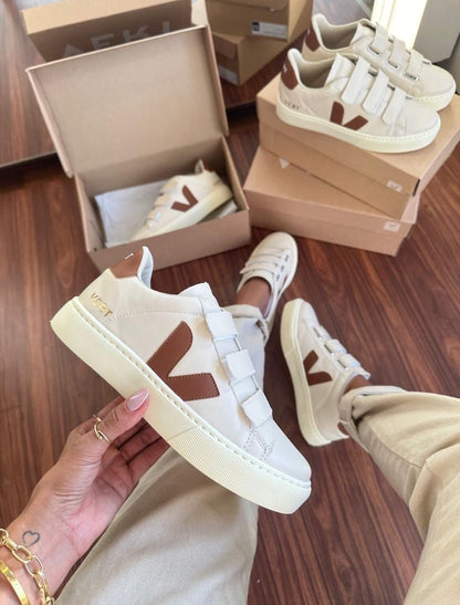 Tênis V Velcro Caramelo Off White