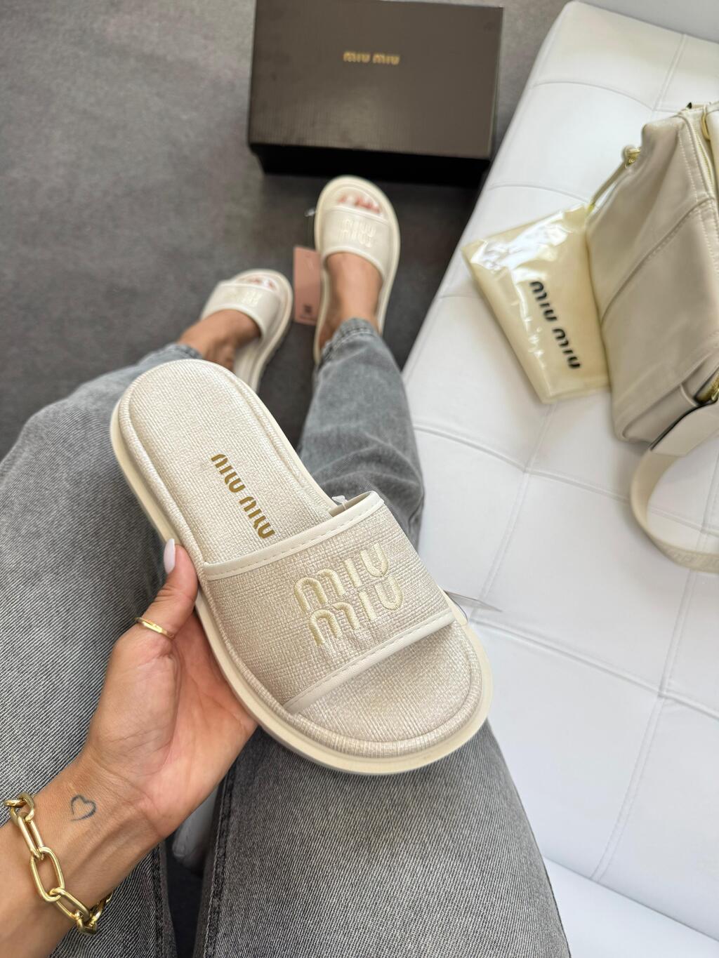 Flat Miu Miu Casual Luxo