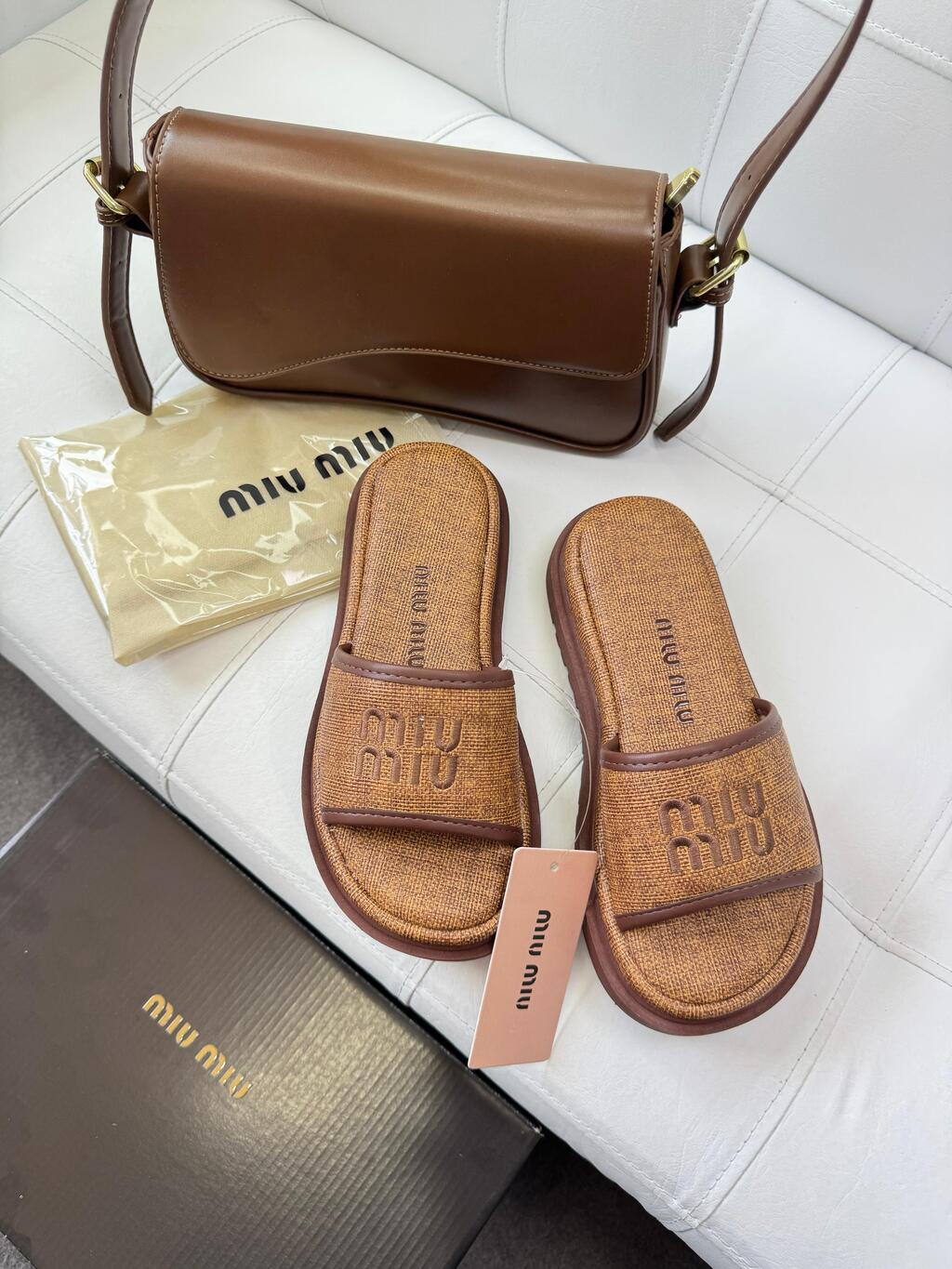 Flat Miu Miu Casual Luxo