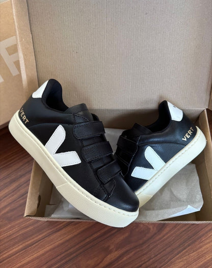 Tênis V Velcro Preto e Branco